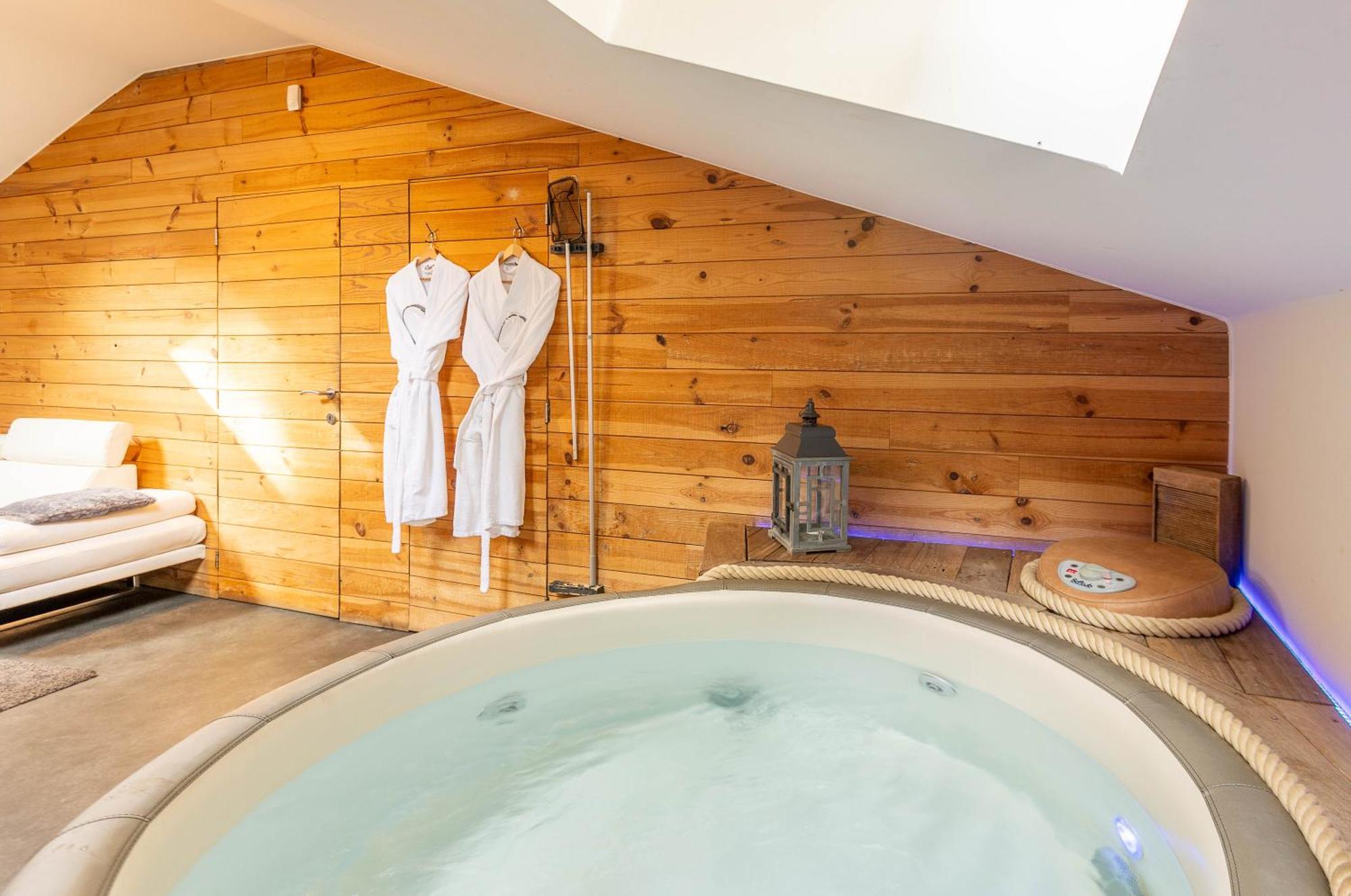 Le Lov'T - Suite Avec Jacuzzi Spontin Εξωτερικό φωτογραφία